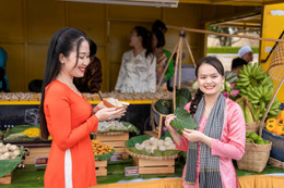 Chợ lá trên đỉnh núi Bà