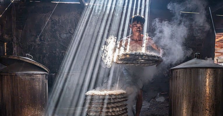 buc anh lam banh truyen thong cua viet nam gianh giai thuong danh gia 44610