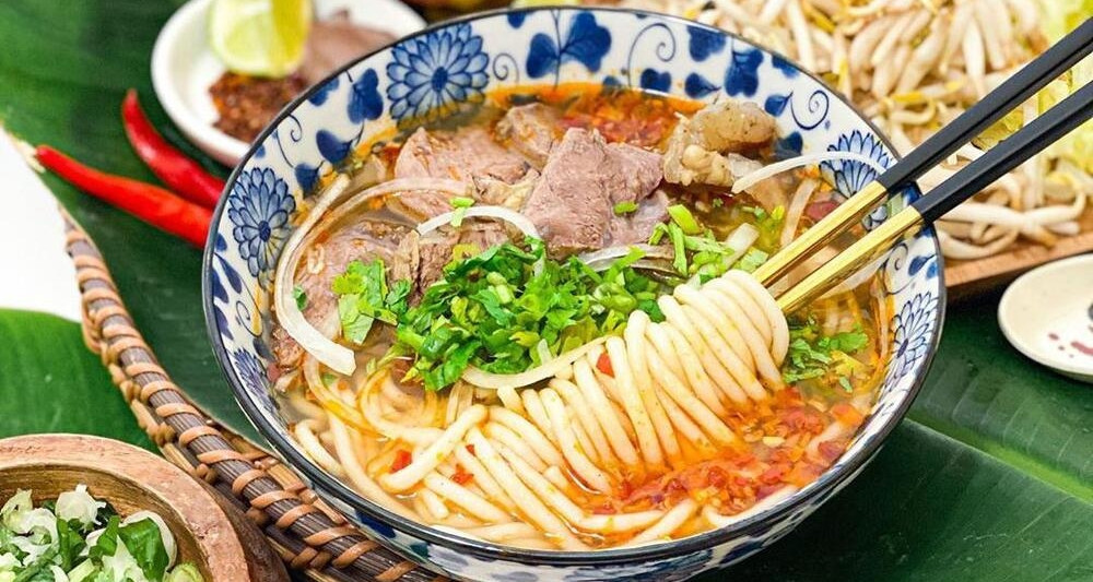 bun bo hue lot top nhung mon an sang ngon nhat the gioi 35130