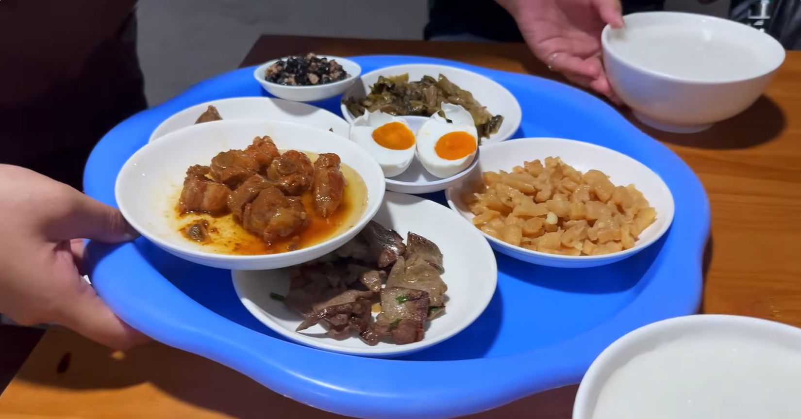 chao la o quang ninh an kem ca chuc mon ngon bay bien nhu mam co 798