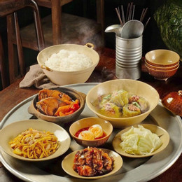 cơm quê gây tranh cãi