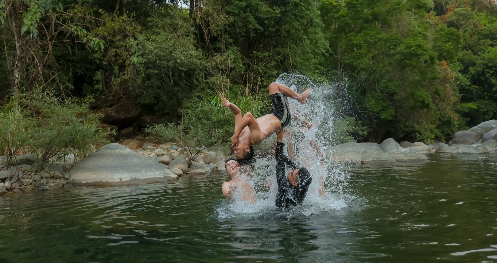 ho tien mat lanh an nap giua rung nguyen sinh khach toi tron nong khong muon ve 47626