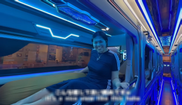 khach Nhat di xe giuong nam 01.png