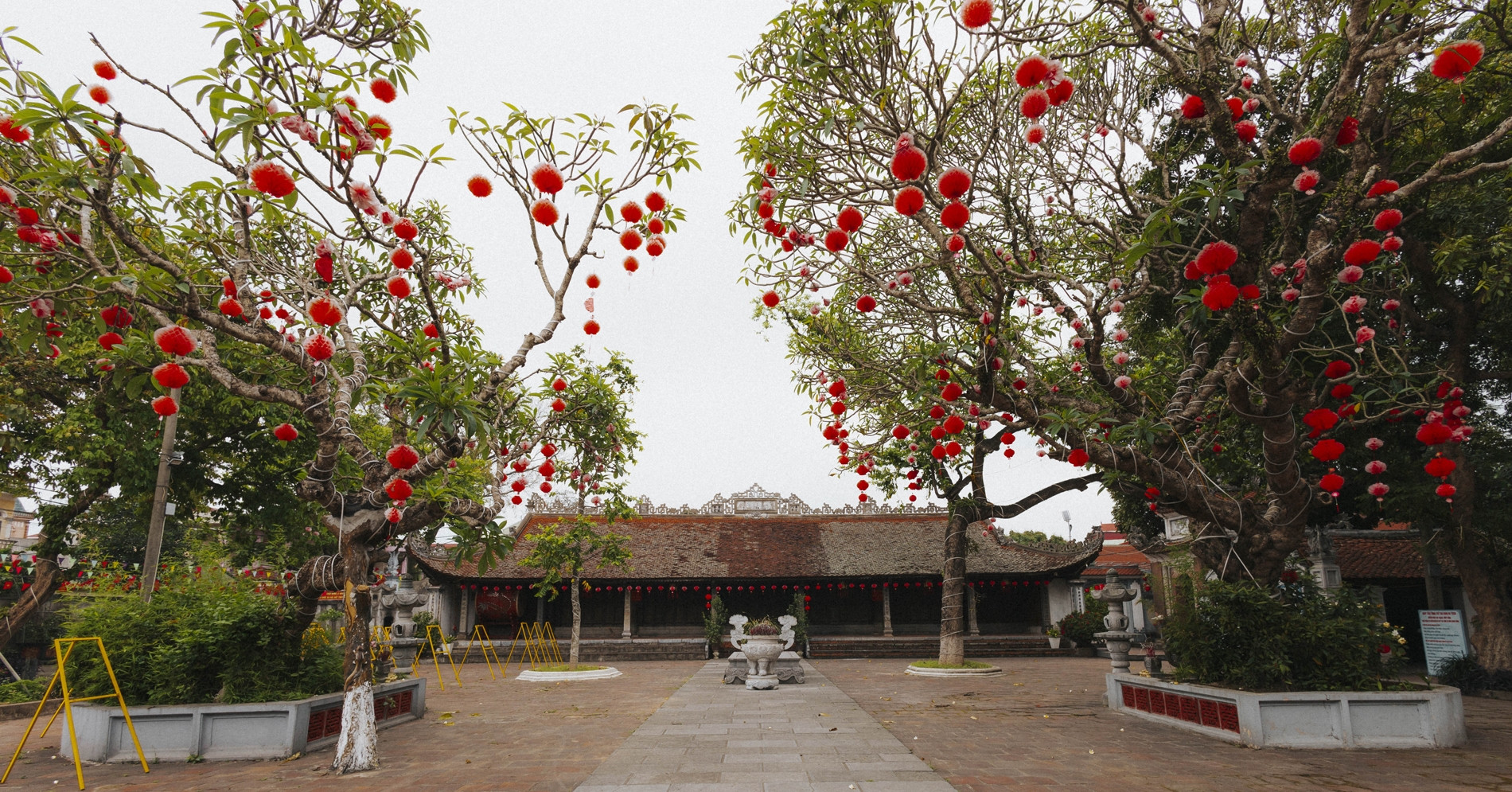 ngoi chua co o ngoai o ha noi so huu nhieu bau vat co ca dia dao chac chan 101885