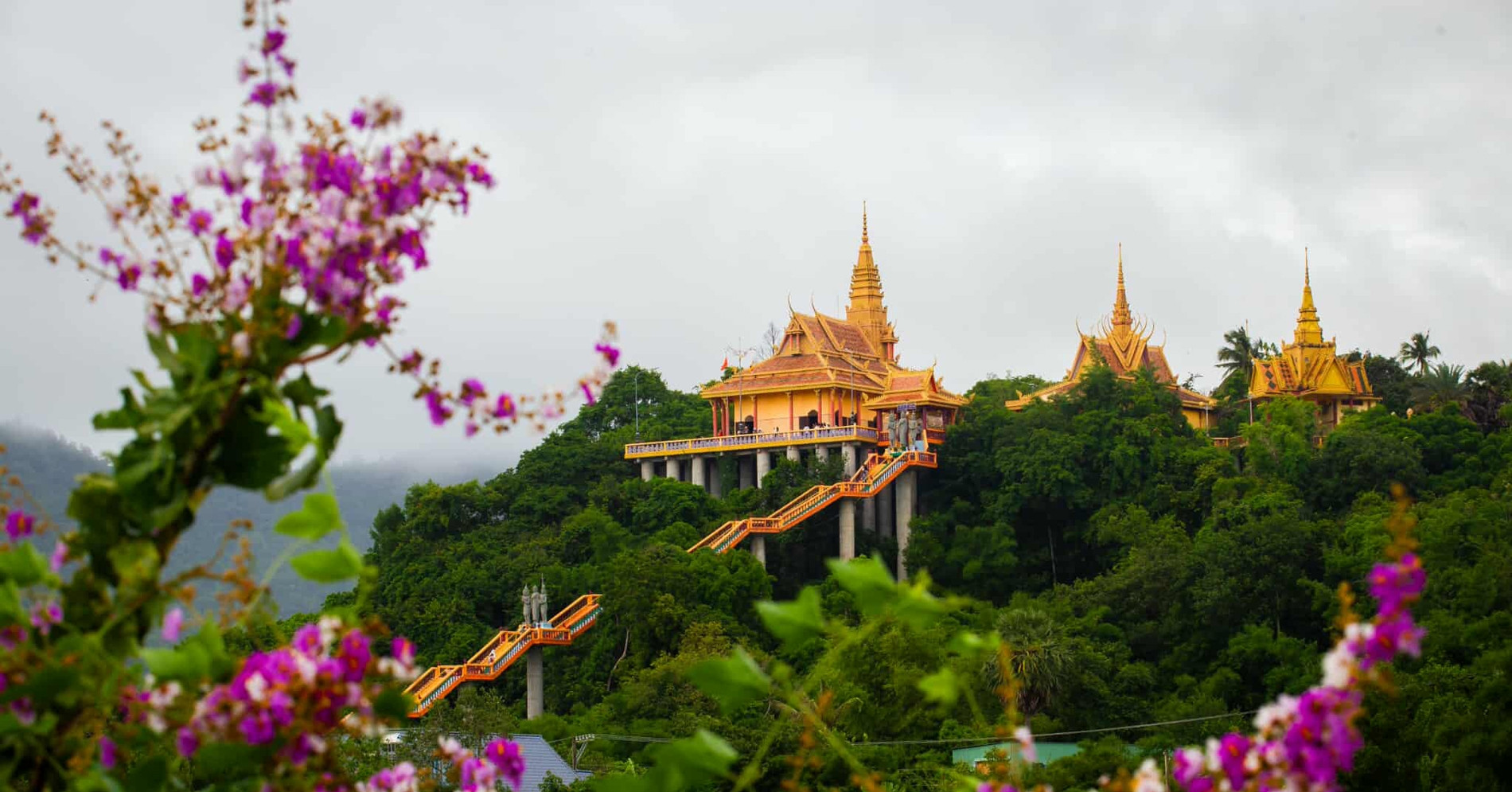 ngoi chua o an giang nhu lo lung tren cao khach leo 240 bac den chiem bai 98888