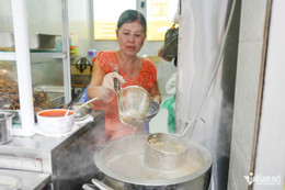 Bà Lan - chủ quán miến lươn